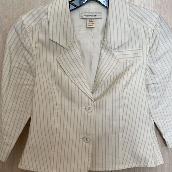Alex Gaines Fitted Cropped Pinstriped Jacket - Picture 2 of 2